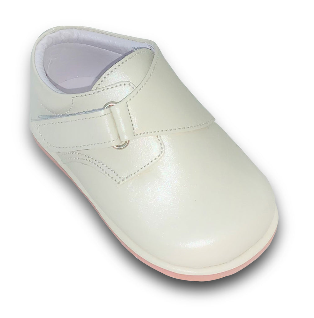 Leather shoes with Velcro and Anti-Slip Sole . This shoes are the ones that Karela Kids mothers choose to complete the baptism/ christening outfit of her prince. This leather is so soft ! The baby boy smile when he wears it.  Available in White, Ivory, Black and Patent Black