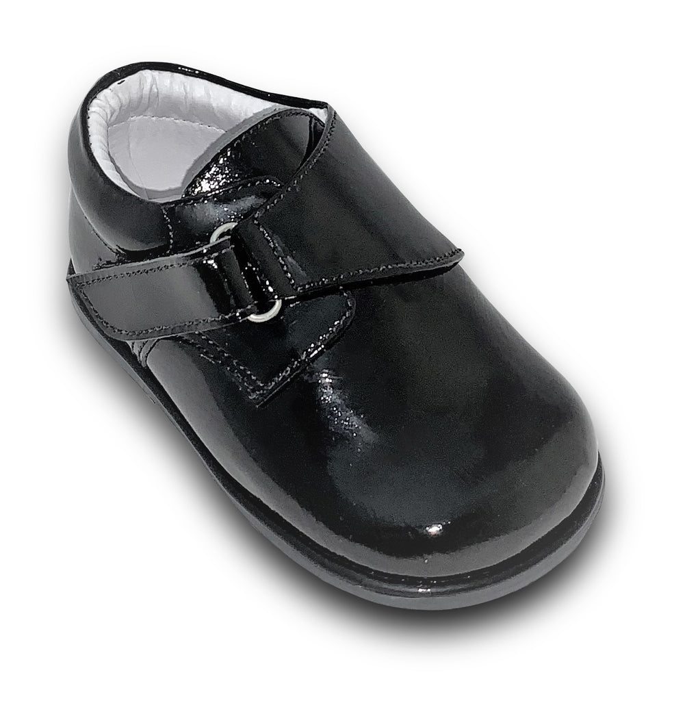 Leather shoes with Velcro and Anti-Slip Sole . This shoes are the ones that Karela Kids mothers choose to complete the baptism/ christening outfit of her prince. This leather is so soft ! The baby boy smile when he wears it.  Available in White, Ivory, Black and Patent Black